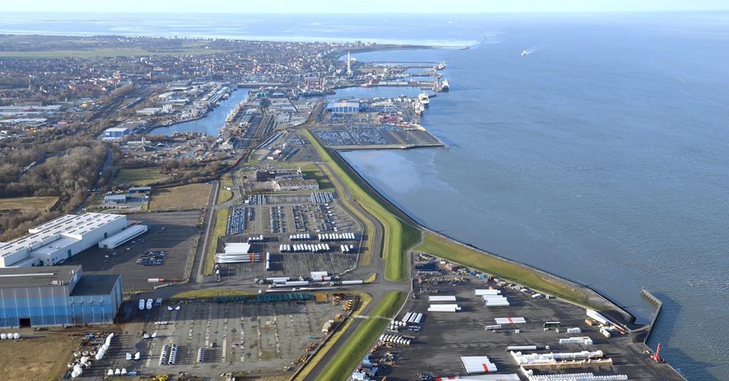 Cuxhaven gets a boost from National Ports Strategy Heavy Lift