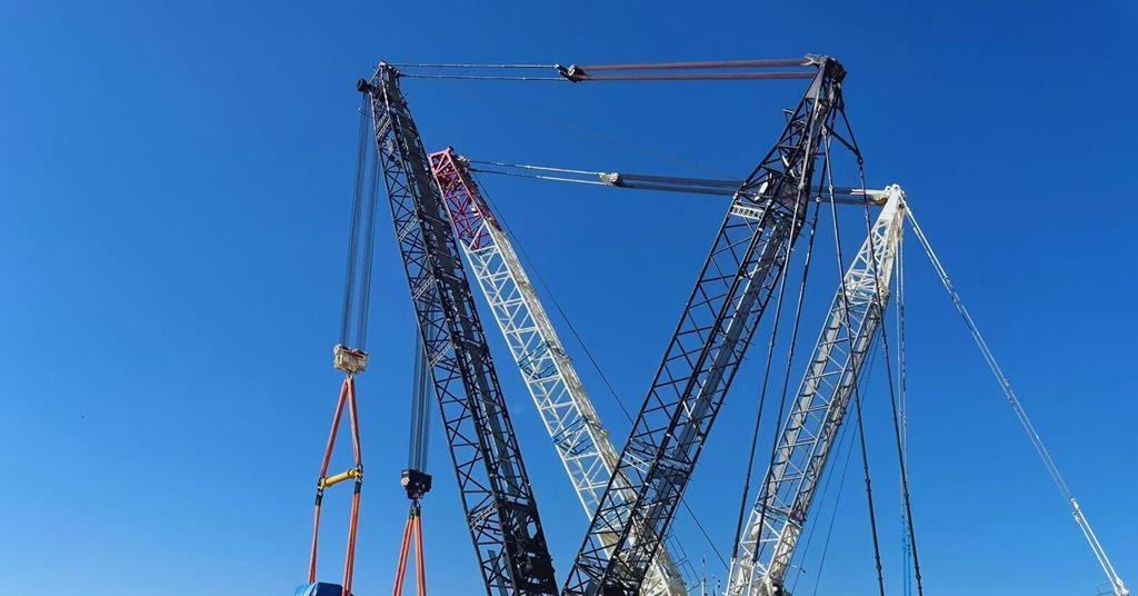 Hareket unloads generator in Kazakhstan and transports tugboat in Türkiye