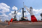dship orders eight LS 250 heavy-lift ship cranes 1