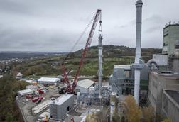 Mammoet moves and installs equipment for CCU plant in Germany 1