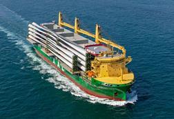 AAL Limassol with its Eco-Deck in place, halding wind turbine blades