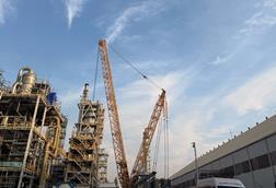 Sarens on hand at Vietnamese fertiliser plant during shutdown