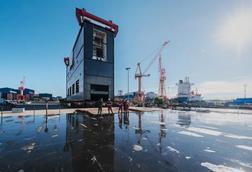 Wagenborg has completed the first of three lock gate moves in Emden, Germany, rolling the 2,500-tonne structure onto a pontoon Oct 2025