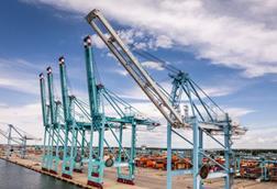 Berard moves quartet of STS cranes, loads out barge 1