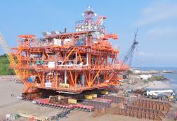 Roll Group performs large-scale load-out in Angola
