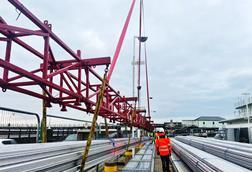 Modulift spreader beams used to install roof sheets