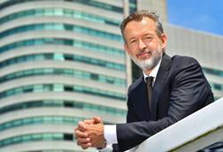 Siemons steps up as CEO at the port of Rotterdam