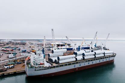 Chipolbrok delivering wind turbine components