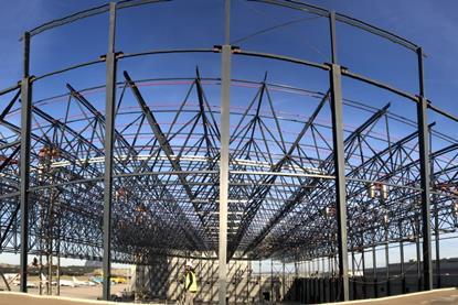 ​Sarens lifts 925-tonne roof for New Globalia Maintenance Hangar at Madrid-Barajas Airport