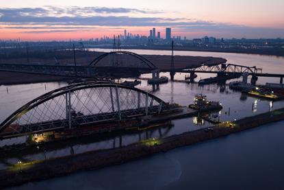 Mammoet replaces key New Jersey bridge 1