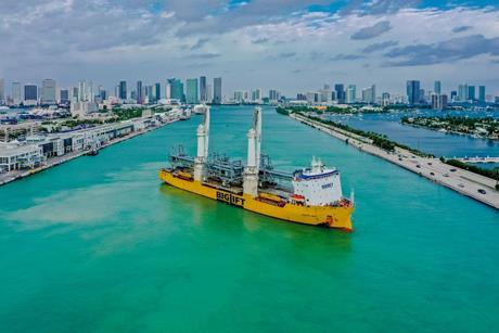 Combi LIft MSC Miami. This was the first time four passenger boarding bridges had been transported on a single vessel.