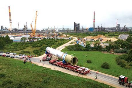 Mammoet working on a refinery proejct in Mažeikiai, Lithuania.1