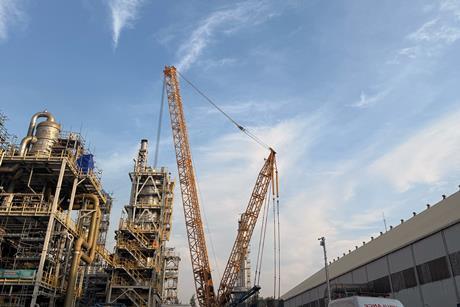 Sarens on hand at Vietnamese fertiliser plant during shutdown