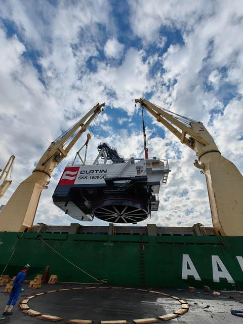 AAL transports 560-tonne crane body from Japan to USA 2