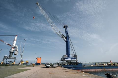 Liebherr LHM 550 strengthens heavy-lift operations of BLG LOGISTICS in Bremerhaven