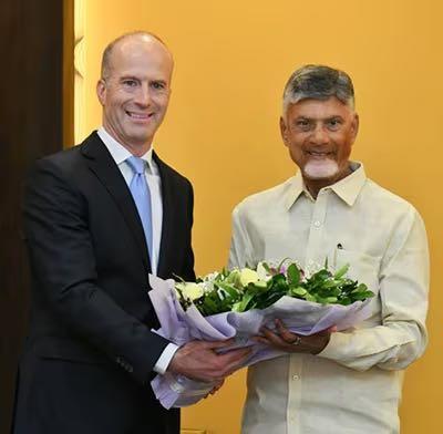 APM onathan Goldner, Regional Managing Director, Asia and Middle East, APM Terminals, and N Chandrababu Naidu, Honourable Chief Minister, Andhra Pradesh discuss maritime aspirations in Andhra Pradesh.