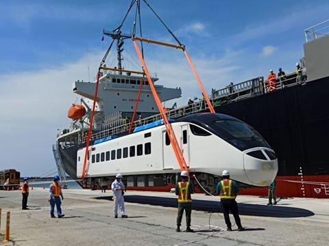 Modulift spreader beams lift new intercity express bullet train in Taiwan