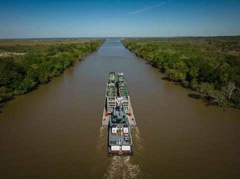 CH Robinson 1-barge moving thro Louisiana-2