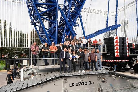 liebherr-lr1700-1-0-maxikraft-handover-bauma-300dpi