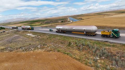 DAKO transports three 76-tonne nitrogen storage tanks