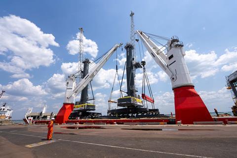 dship orders eight LS 250 heavy-lift ship cranes 1