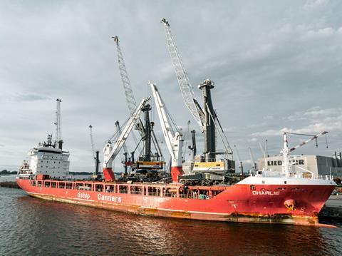 Pair of LR 11000 crawler cranes used for bridge swap 3