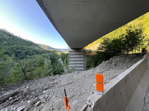Enerpac EVO system used to retrofit Italian viaduct 1