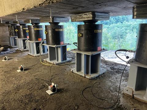 Enerpac EVO system used to retrofit Italian viaduct 2