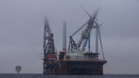 Thialf installs 1st wind turbine using novel RNA method-Arcadis Ost 1