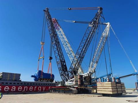 Hareket unloads generator in Kazakhstan and transports tugboat in Türkiye 1