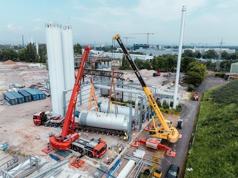 Auto-Service Safar uses two Tadano AC 5.220-1 cranes to lift 120-tonne boiler