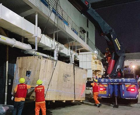Dimerco coordinated to unload the oversized cargo in Shenzhen, China