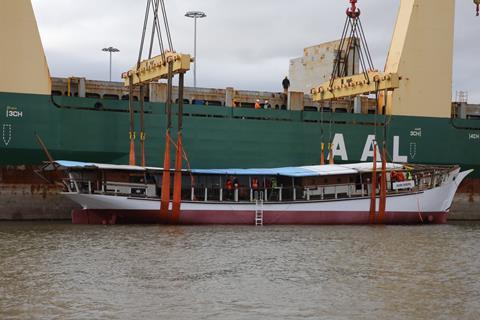 AAL-Aus-boat