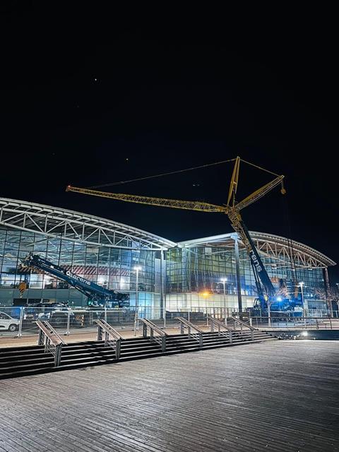 Sarens assists in chiller replacement in Glasgow Scotland