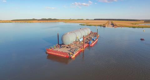 deugro_Crossing-of-a-dam-at-Baygorria-on-a-modular-self-propelled-barge-exclusively-designed-for-the-project-scaled