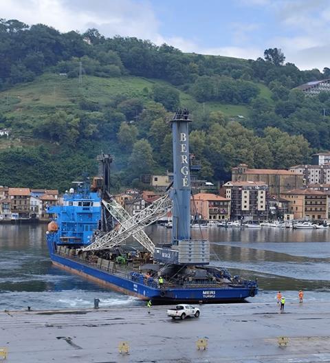 Bergé Forwarding ships pair of mobile cranes