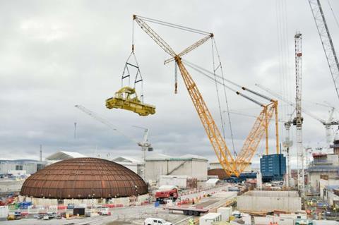 Big Carl lifts Hinkley polar crane into place