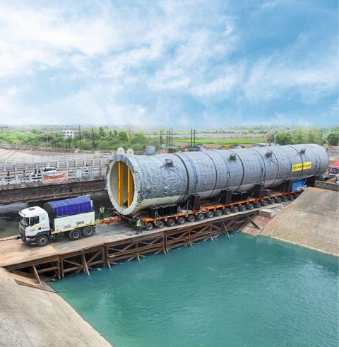 Nabros Transport moving a 971-tonne reactor.