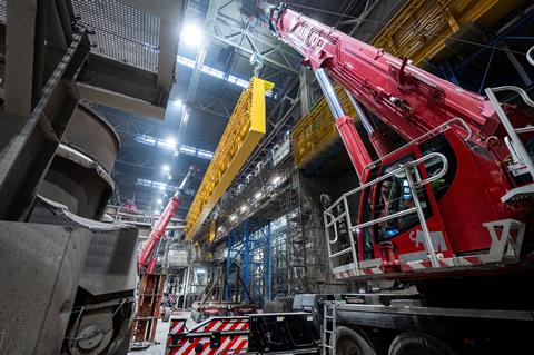 Mammoet begins replacing 19 crane girder beams at oxygen steel plant 1