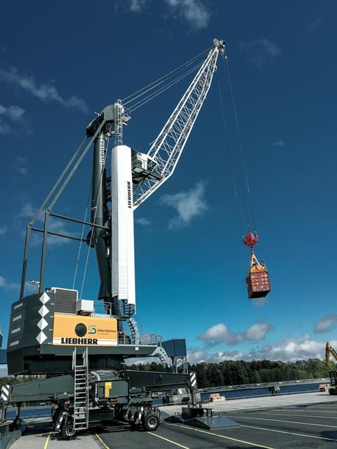 liebherr-lhm-420-mobile-harbour-crane-södertälje-sweden-europe-2