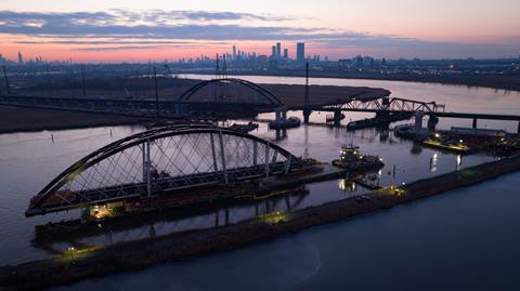 Mammoet replaces key New Jersey bridge 1