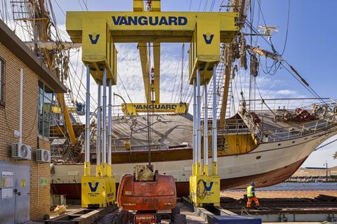 Vanguard executes complex lift in Cape Town
