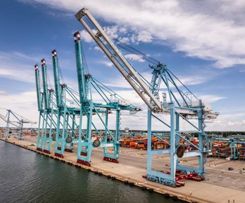 Berard moves quartet of STS cranes, loads out barge 1