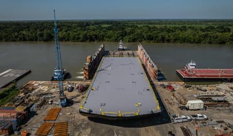 Berard moves quartet of STS cranes, loads out barge 2