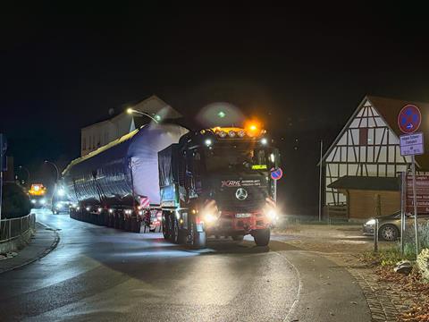 on-carriage_of_the_tanks_to_the_construction_site_by_night_2