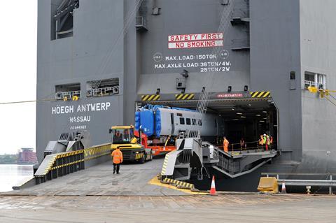 Höegh Antwerp discharges five train carriages at Port of Tyne-LOW copy