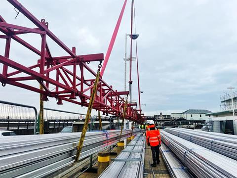 Modulift spreader beams used to install roof sheets