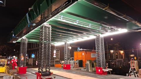 Hollandia restores bridge using Enerpac cube jacks 2