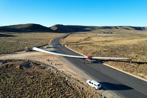 South African transport engineering and heavy lift service provider Vanguard has transported 82.5 m-long wind turbine blades some 500 km to Noupoort, a small town in the Karoo region.