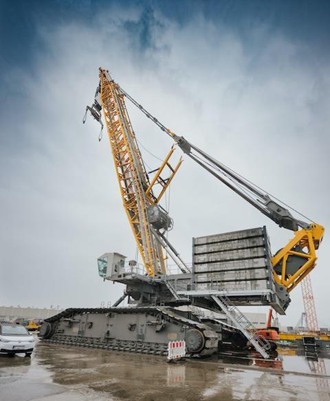 liebherr-crawler-crane-lr12500-1-0-300dpi